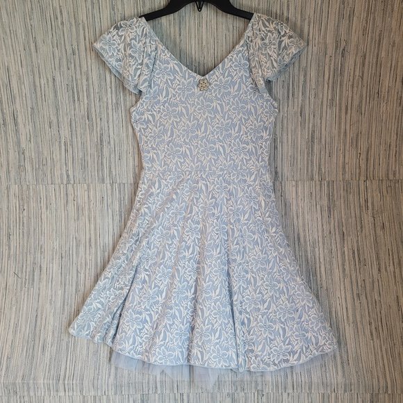 Lily Rose Other - NWOT Lily Rose Mini Dress V Neck Floral Layer Ruffle Neck Brooch Junior Size 14